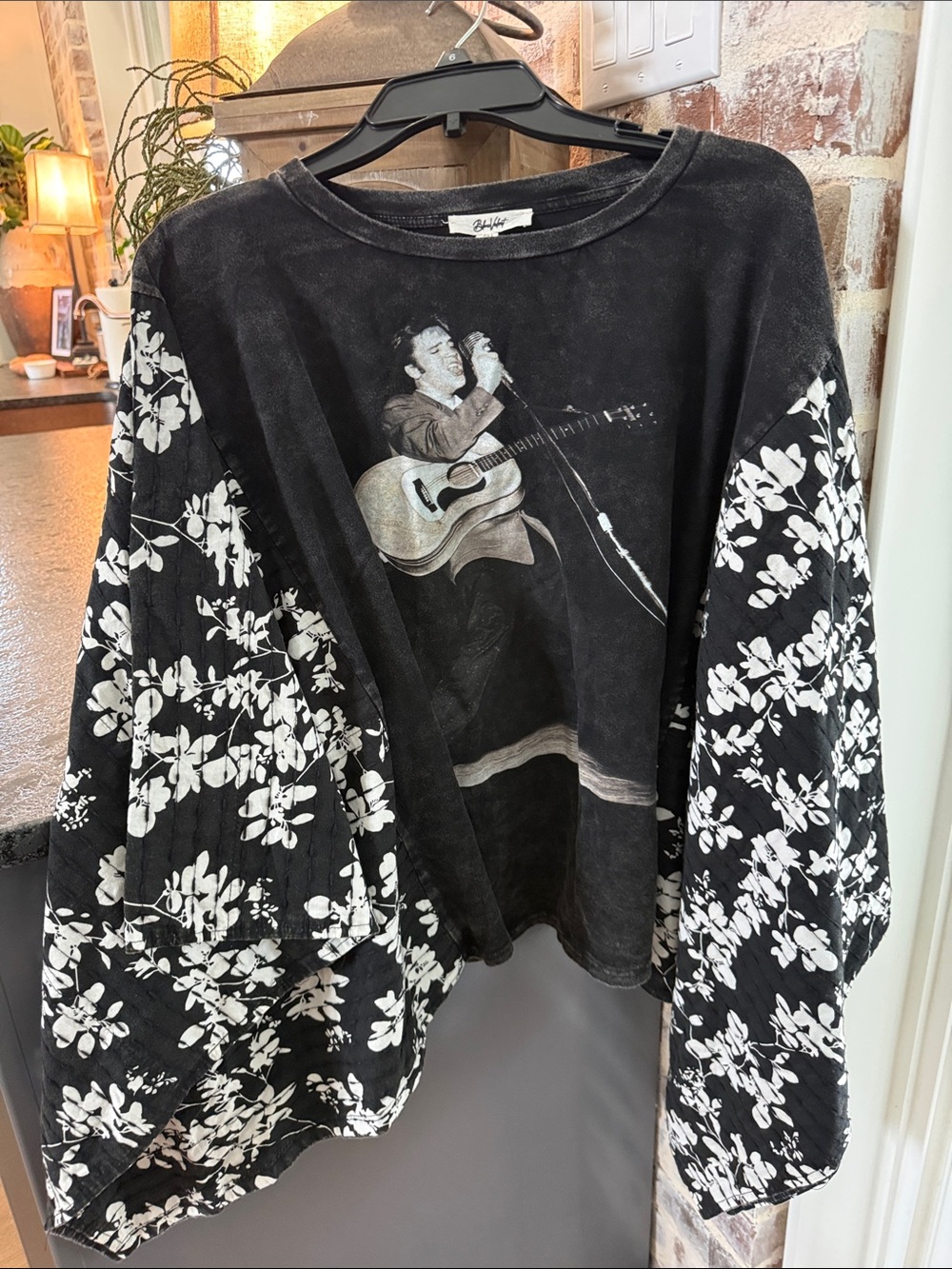 Women’s Blue Velvet ELVIS T- pullover w/ quilted sides SZ S/ M